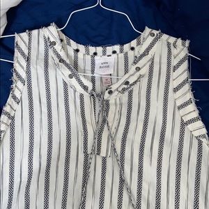 Knox rose black and white tank